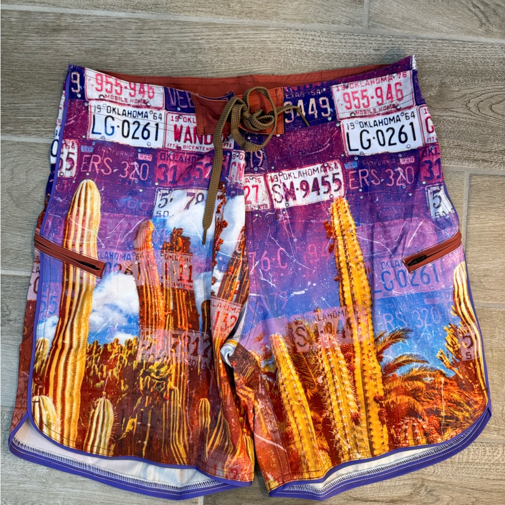 Niyama Sol Men’s board shorts size 32 new without tag